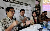 Pengamat politik UI Hamdi Muluk memberikan tanggapan hasil survei capres alternatif di luar partai politik.