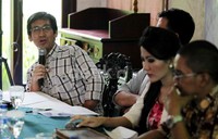 Pengamat politik UI Hamdi Muluk memberikan penjelasan seputar survei capres alternatif di luar partai politik.