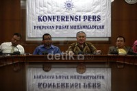 Din menggelar jumpa pers didampingi Wakil Ketua Lembaga Hukum dan HAM Muhammadiyah, Najamudin Lawing, Sekum PP Muhammadiyah Agung Danarto dan Ketua Majelis Hikmah dan Kebijakan Publik Muhammadiyah Najamudin Ramli.