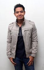 Senyuman Dude Harlino