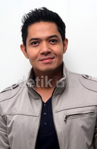 Dude tersenyum. Gus Mun/detikHOT.