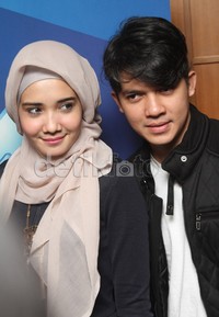 Irwan didampingi Zaskia Sungkar. Gus Mun/detikHOT.