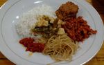 Menumpas Lapar dengan Seporsi Lontong Sayur Medan Nikmat