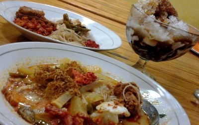 Menumpas Lapar dengan Seporsi Lontong Sayur Medan Nikmat