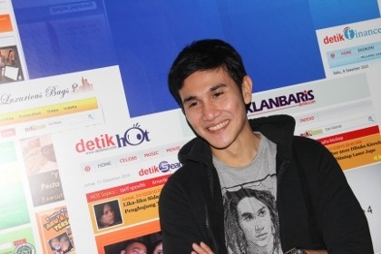 Vino Bastian Main Surfing Tanpa Pemeran Pengganti diMadre
