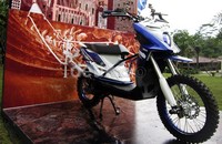 Skutik crossover X-Ride off road. Karakter motor trail makin kental dengan stang seperti tipe stang motor trail.