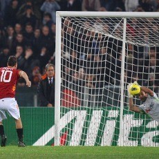 Jelang Laga Spesial Totti, Buffon Kirimkan Pesan Istimewa