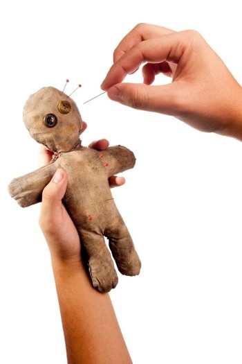 Penyakit-penyakit Medis yang Sering Dikaitkan dengan Santet