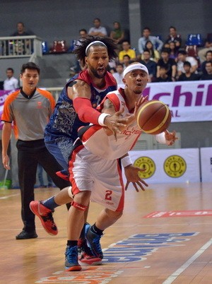 Mario Wuysang Pimpin Warriors Kalahkan Slammers