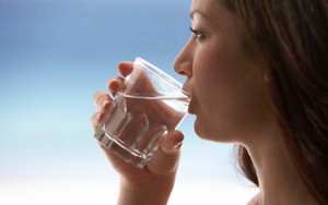 Berat Badan Turun dengan Minum 10 Gelas Air Sehari