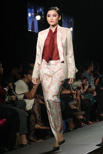 Jakarta, Indonesia - 25 Maret. IKAT Indonesia by Didiet Maulana. Plaza Indonesia Fashion Week SS 2013 at Plaza Indonesia. 25 Maret 2013. Thamrin. Jakarta. [Foto: Mohammad Abduh/Wolipop]