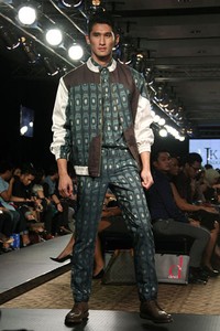 Jakarta, Indonesia - 25 Maret. IKAT Indonesia by Didiet Maulana. Plaza Indonesia Fashion Week SS 2013 at Plaza Indonesia. 25 Maret 2013. Thamrin. Jakarta. [Foto: Mohammad Abduh/Wolipop]