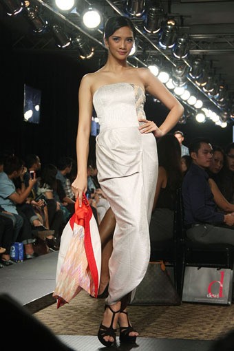 Jakarta, Indonesia - 25 Maret. IKAT Indonesia by Didiet Maulana. Plaza Indonesia Fashion Week SS 2013 at Plaza Indonesia. 25 Maret 2013. Thamrin. Jakarta. [Foto: Mohammad Abduh/Wolipop]