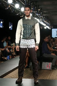 Jakarta, Indonesia - 25 Maret. IKAT Indonesia by Didiet Maulana. Plaza Indonesia Fashion Week SS 2013 at Plaza Indonesia. 25 Maret 2013. Thamrin. Jakarta. [Foto: Mohammad Abduh/Wolipop]