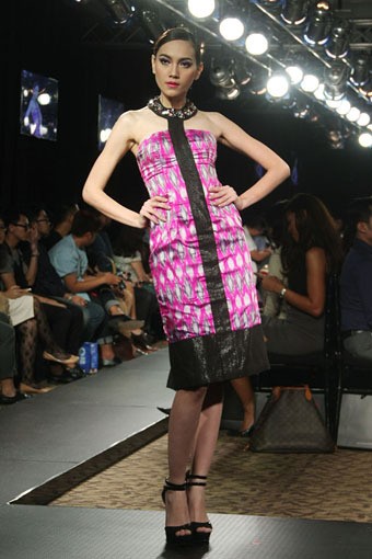 Jakarta, Indonesia - 25 Maret. IKAT Indonesia by Didiet Maulana. Plaza Indonesia Fashion Week SS 2013 at Plaza Indonesia. 25 Maret 2013. Thamrin. Jakarta. [Foto: Mohammad Abduh/Wolipop]