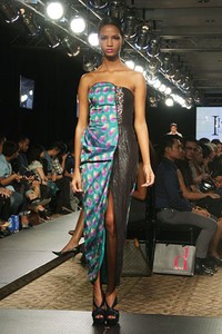 Jakarta, Indonesia - 25 Maret. IKAT Indonesia by Didiet Maulana. Plaza Indonesia Fashion Week SS 2013 at Plaza Indonesia. 25 Maret 2013. Thamrin. Jakarta. [Foto: Mohammad Abduh/Wolipop]