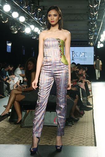 Jakarta, Indonesia - 25 Maret. IKAT Indonesia by Didiet Maulana. Plaza Indonesia Fashion Week SS 2013 at Plaza Indonesia. 25 Maret 2013. Thamrin. Jakarta. [Foto: Mohammad Abduh/Wolipop]