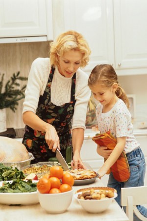 Mau Mengajak si Kecil Memasak? Perhatikan 6 Hal Praktis Ini