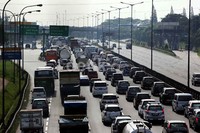 Arus lalu lintas yang mengarah ke Bandung macet panjang.