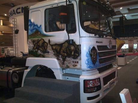 Truk Lukis Hasil Karya Pelukis Cilik Siap Dilelang untuk Amal