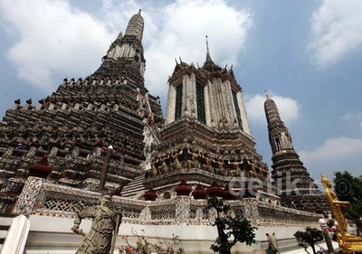 Wat Arun, Si Megah di Tepi Sungai Chao Phraya