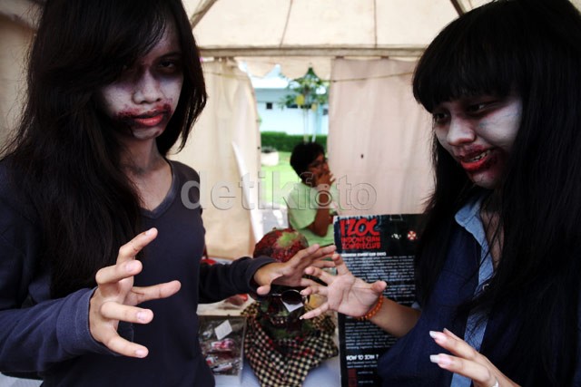 Zombie Berkeliaran di Senayan