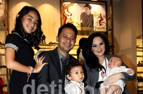 Mona Ratuliu Tak Paksakan Anak Jadi Artis