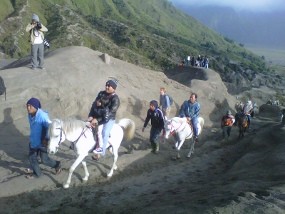 Long Weekend, Bromo Diserbu Wisatawan