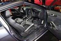 Mobil Hyundai Volester 3 pintu dibekali mesin Gamma GDI berkapasitas 1.600 cc 4 silinder Gasoline Direct Injection (GDI) yang menghasilkan tenaga 140 ps pada 6.300 rpm dengan torsi 17 kg.m pada 4.250 rpm. Mesin dikawinkan dengan transmisi dual-clutch (DCT) dan manual dengan 6 percepatan.