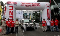 200 mobil Panther yang mengikuti acara tersebut dilepas.