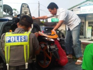 Pemotor Tewas Tertimpa Pohon Palem di Parung