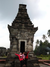 Menyusuri Jejak Kerajaan Kediri di Komplek Candi Penataran 