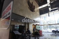 Juru bicara KPK Johan Budi mengatakan, kabar soal ambruknya plafon itu baru dia terima pagi tadi. Plafon itu ambruk pada Sabtu (30/3) malam.