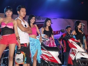 Gadis Seksi Bikin Hot Peluncuran Yamaha X-Ride di Jakarta