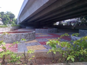 Ini Bisa Jadi Contoh, Kolong Jembatan Antasari yang Asri