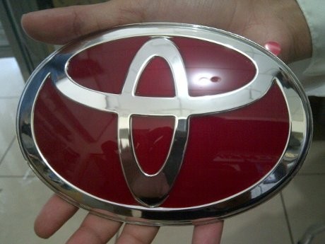 Pengguna Mobil Toyota Berburu Emblem Ini
