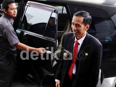 Jokowi Lelang Mobil Dinas Pemprov DKI