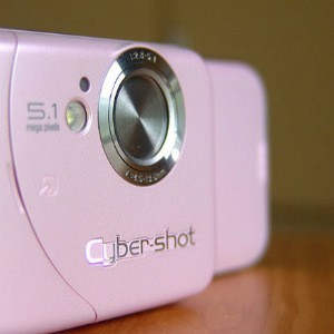 Cyber-shot Kembali, Kamera Ponsel Sony Lebih Bertaji?