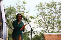 Dirjen Pemasaran Kementerian Pariwisata dan Ekonomi Kreatif Esti memberi sambutan saat pembukaan Festival Legu Gam. (Ken Yunita/ detikTravel)