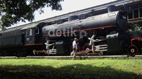 Kondisinya masih cukuip bagus sehingga  masih beroperasi, tapi hanya untuk KA wisata di Ambawara. Arbi Anugrah/detikcom.