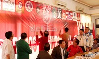 Seditkitnya 12 partai politik menandatangani nota kesepahaman dengan Partai Keadilan dan Persatuan Indonesia (PKPI) di markas PKPI.