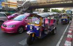 Tuk Tuk Kendaraan Khas Bangkok