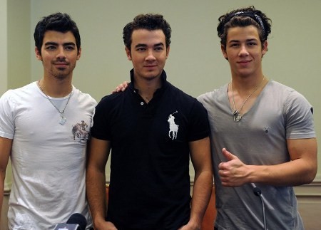 Jonas Brother Sengaja Bocorkan Video Klip Baru Demi Fans