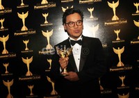 Ini buat istri paling cantik yang mengatur jadwal, Cinta dan Nino yang jadi anak-anak membanggakan. Dan semua penonton, tambah Uya. Gusmun/detikFoto.