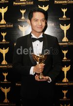 Dude Harlino Jadi Aktor Terfavorit, Naysila Mirdad Tersenyum