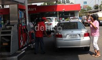     Di Bangkok harga 1 liter BBM dijual dengan harga 43,45 Bath sekitar Rp 15.207. Harga ini tentu jauh lebih mahal dengan harga BBM di Indonesia.