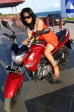 Gadis-gadis Berpose Seksi Bareng Inazuma