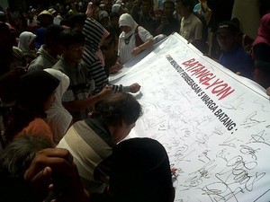 Rekannya Divonis Sandera WNA, Ratusan Warga Batang Beraksi di Pengadilan
