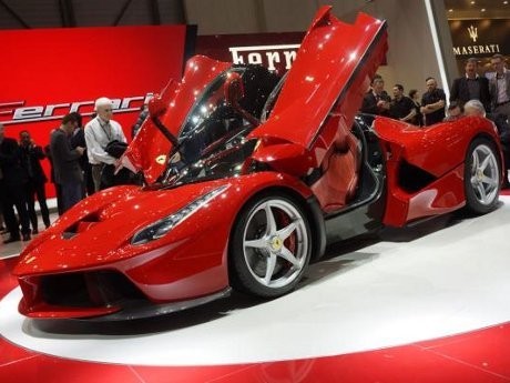 Ferrari Bagi Bonus Pekerja Ratusan Juta Rupiah