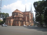 Tampak belakang gereja Notre Dame. Sekilas melihat, pasti Anda tidak akan mengira ini berada di Kota Ho Chi Minh, Vietnam (Asti/detikTravel)